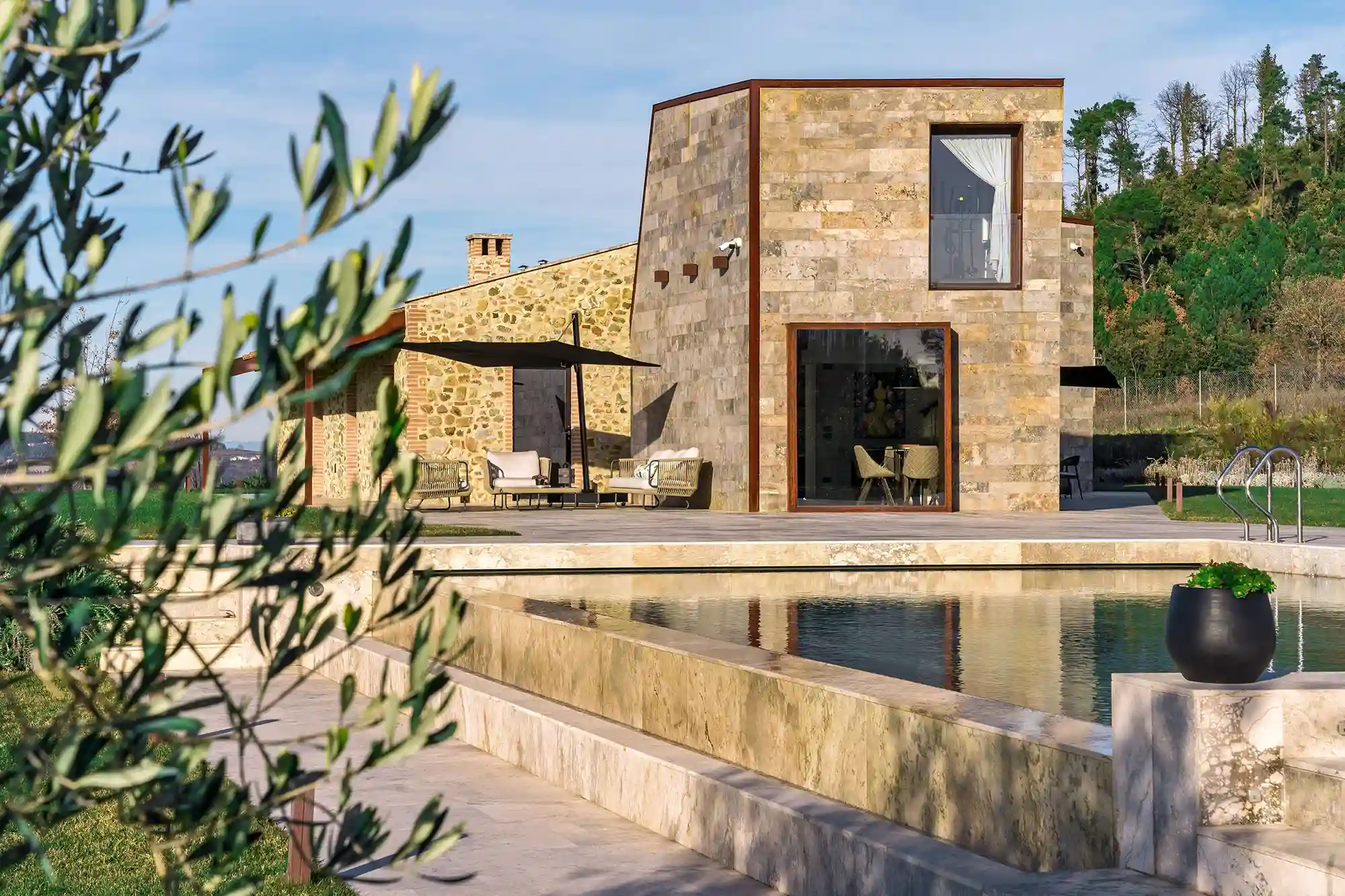 Contemporary Italian Villa Design 02