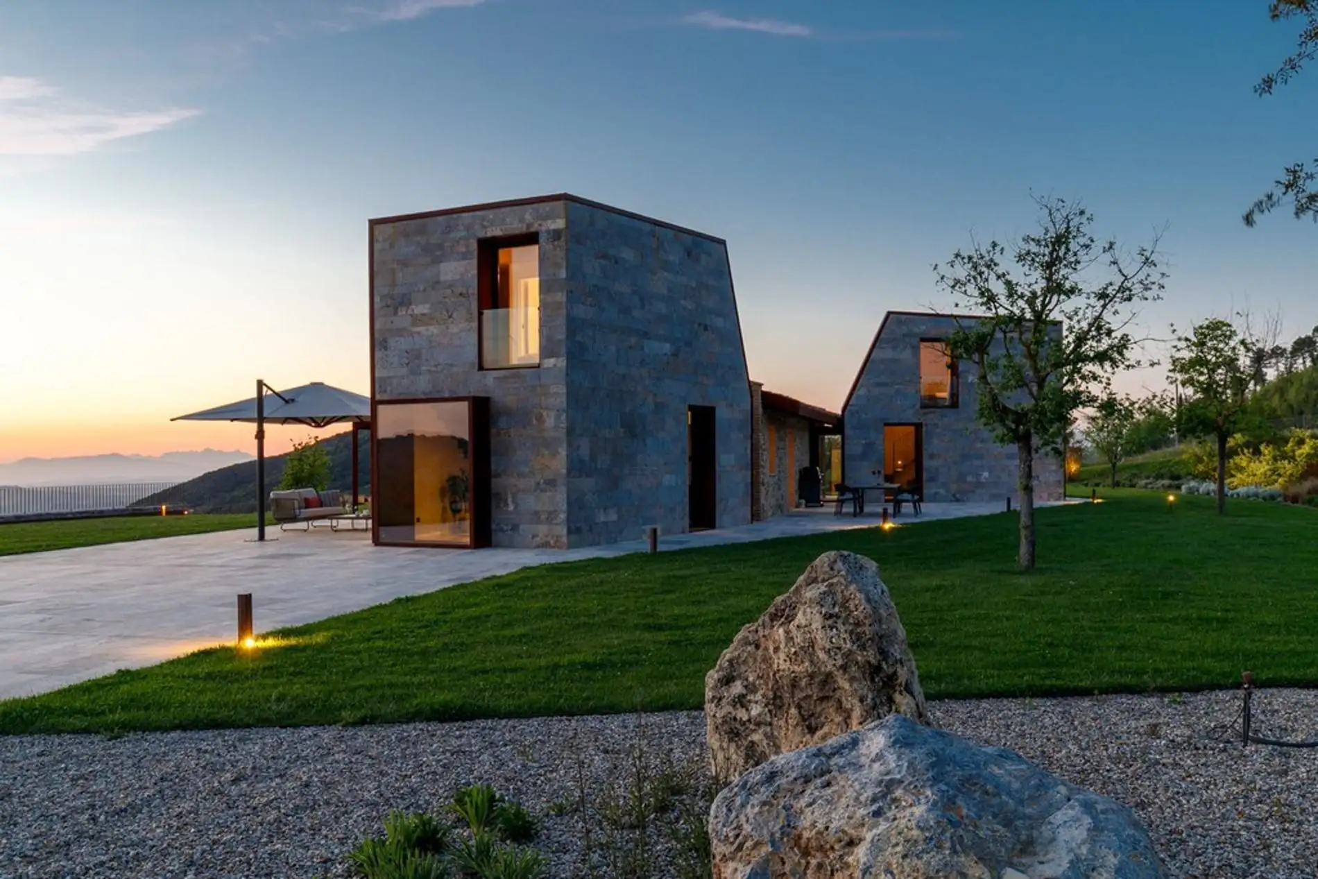Contemporary Italian Villa Design 03
