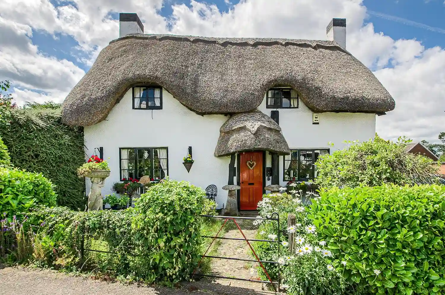 English Cottage Facade Design 05