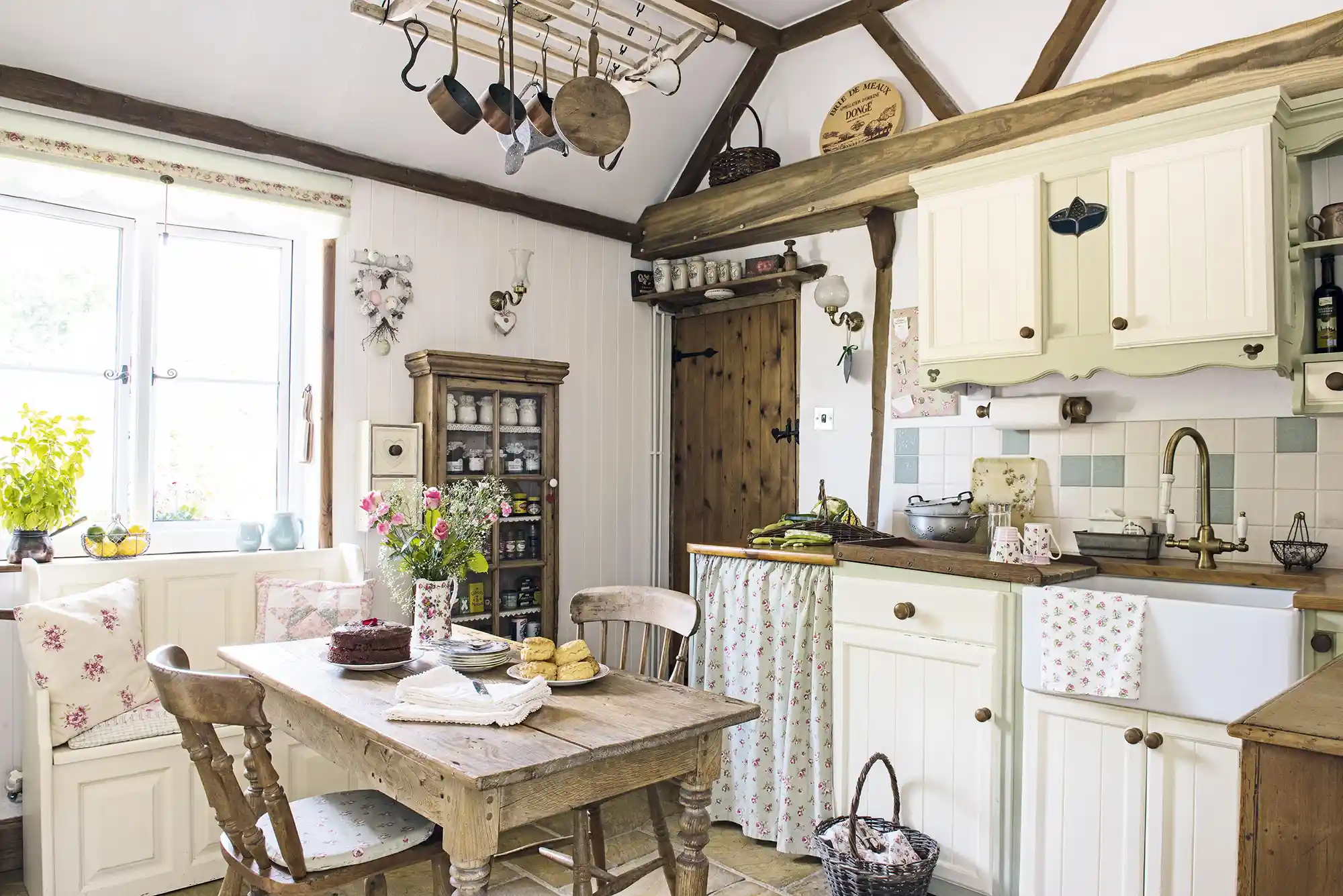 English Cottage Interior Design 04